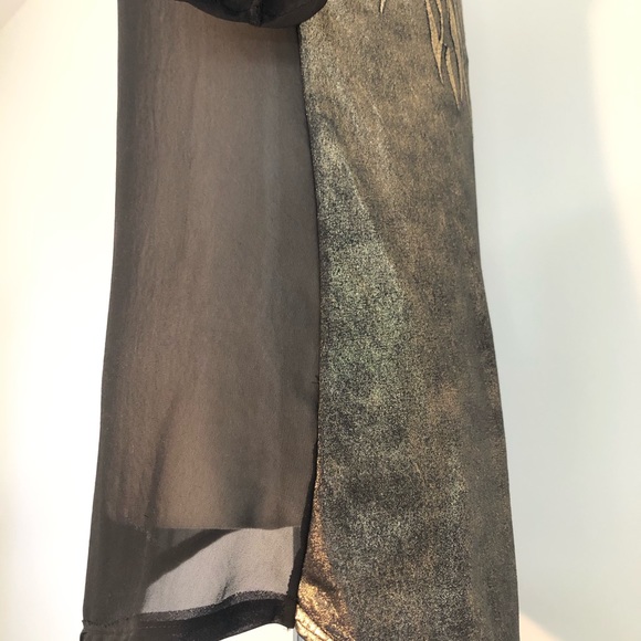 Gold and Black Metallic Graphic Blouse - Picture 6 of 6